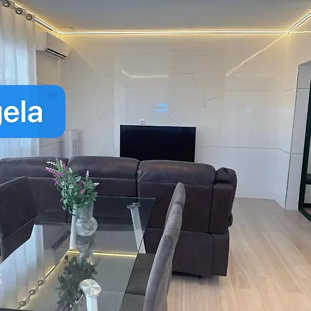 Mike & Angela شقة *